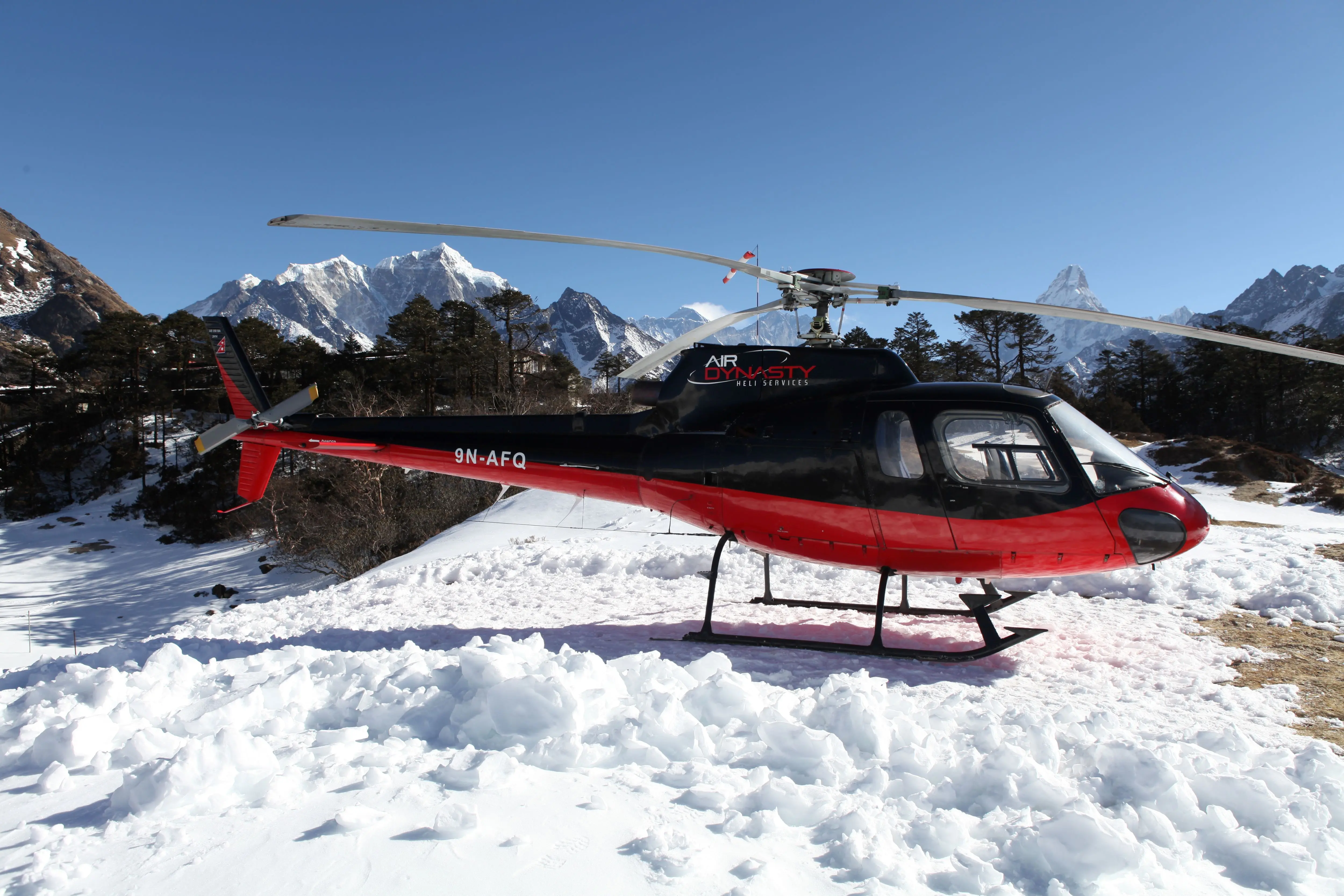 Everest Helicopter View 5